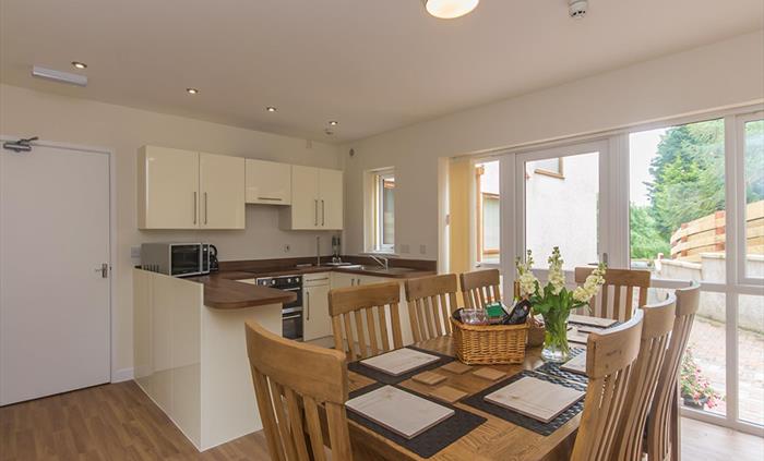 Kitchen & Dine